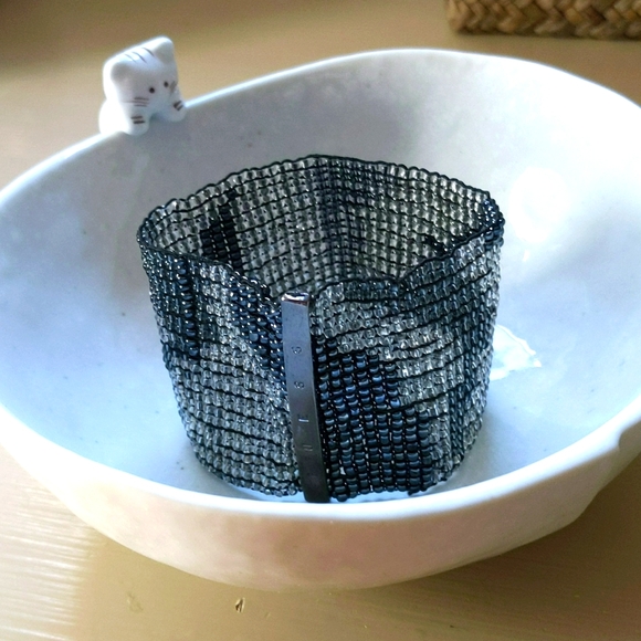 GUESS Beaded Stretch Bracelet - Picture 2 of 6